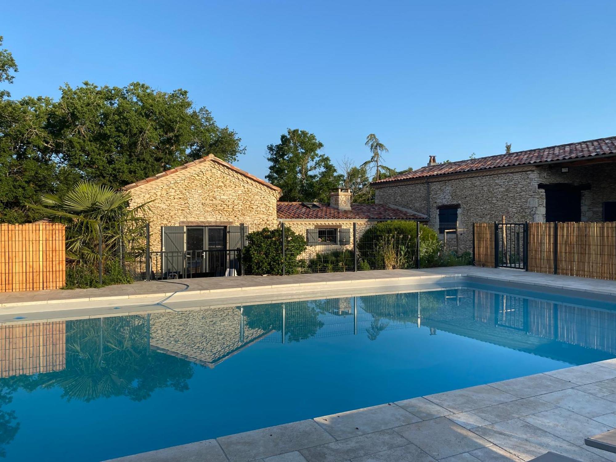 Coulonges Savignac-sur-Leyze Exterior foto