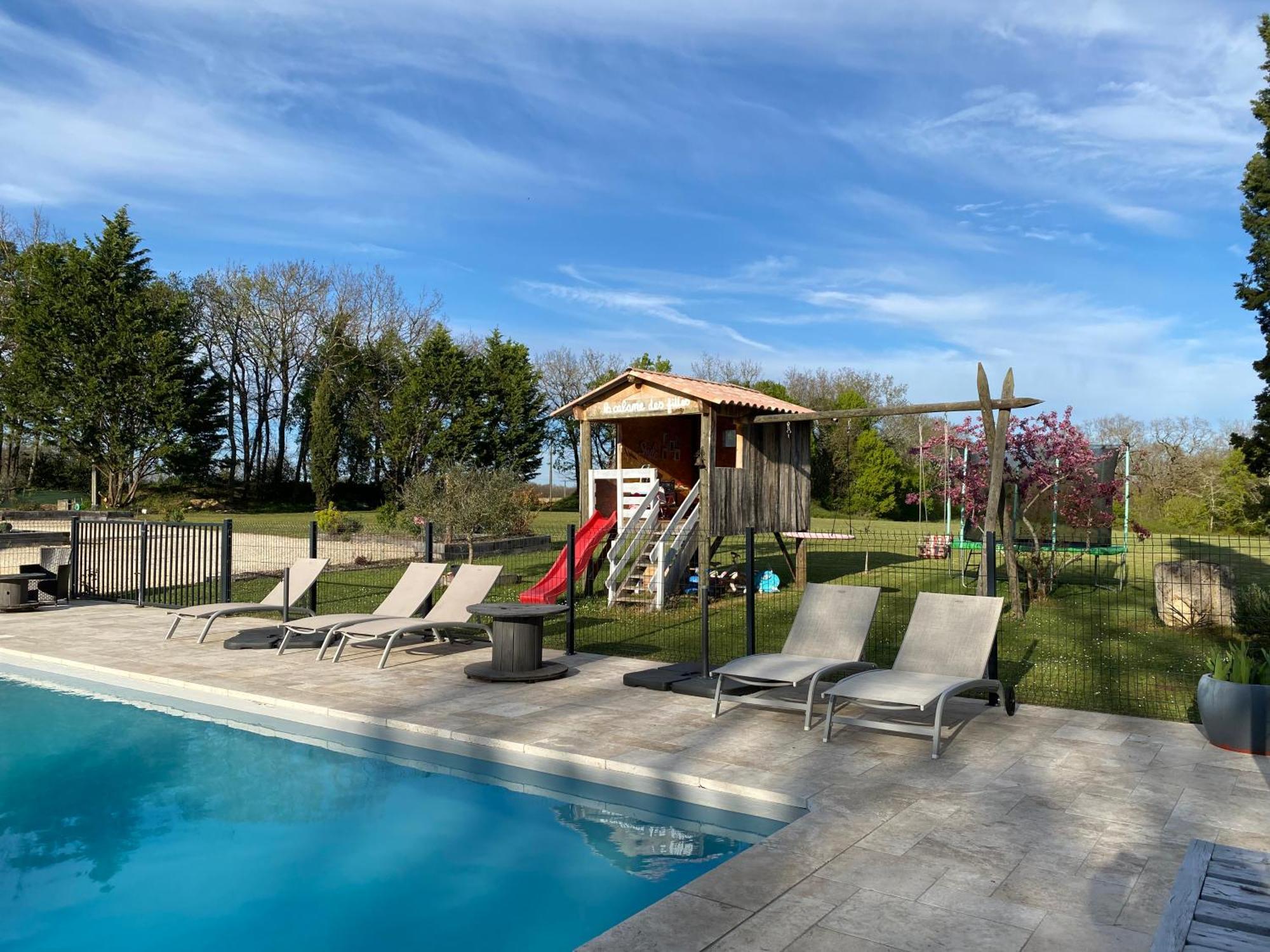 Coulonges Savignac-sur-Leyze Exterior foto
